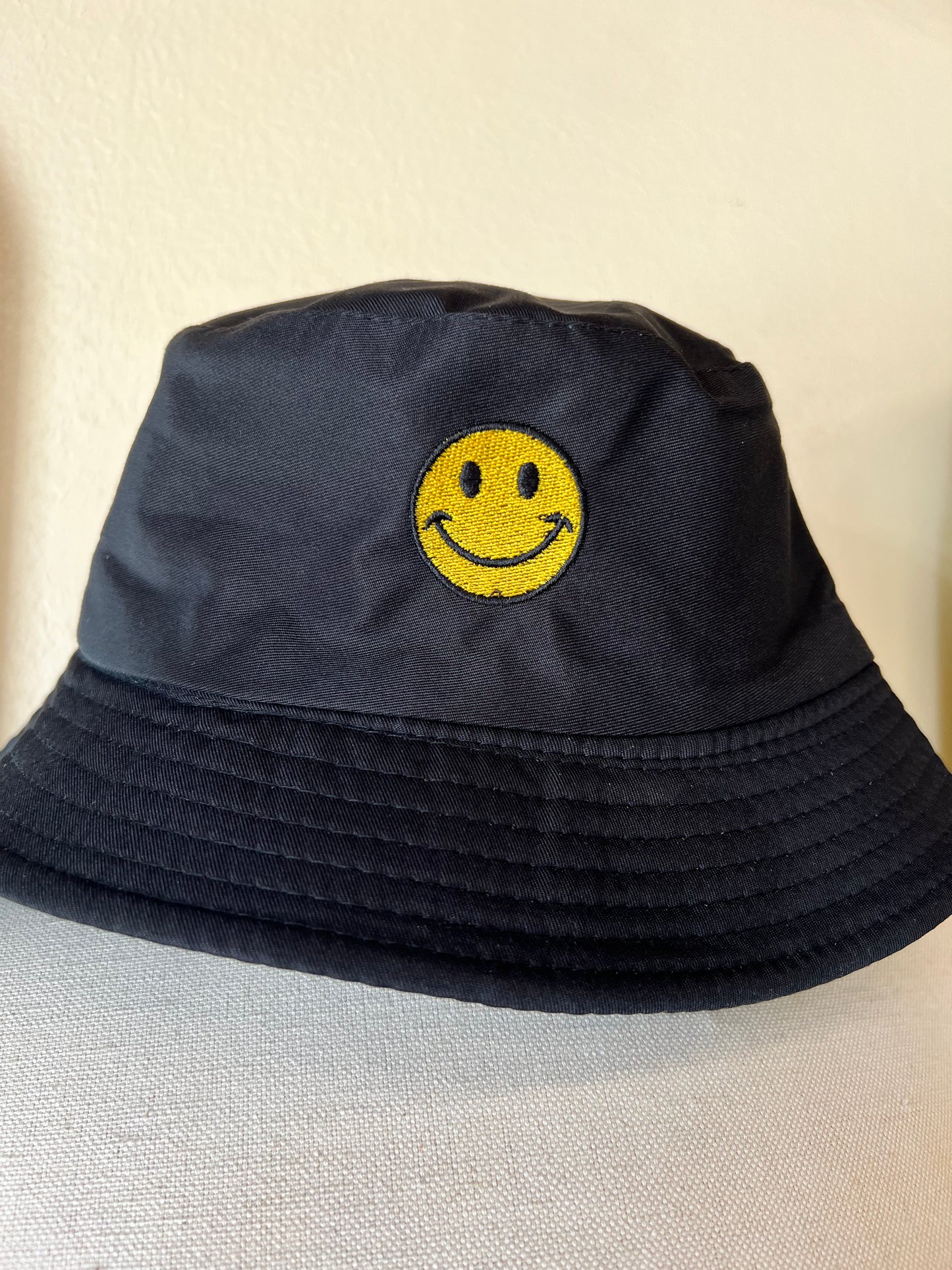 Smiley bucket hat