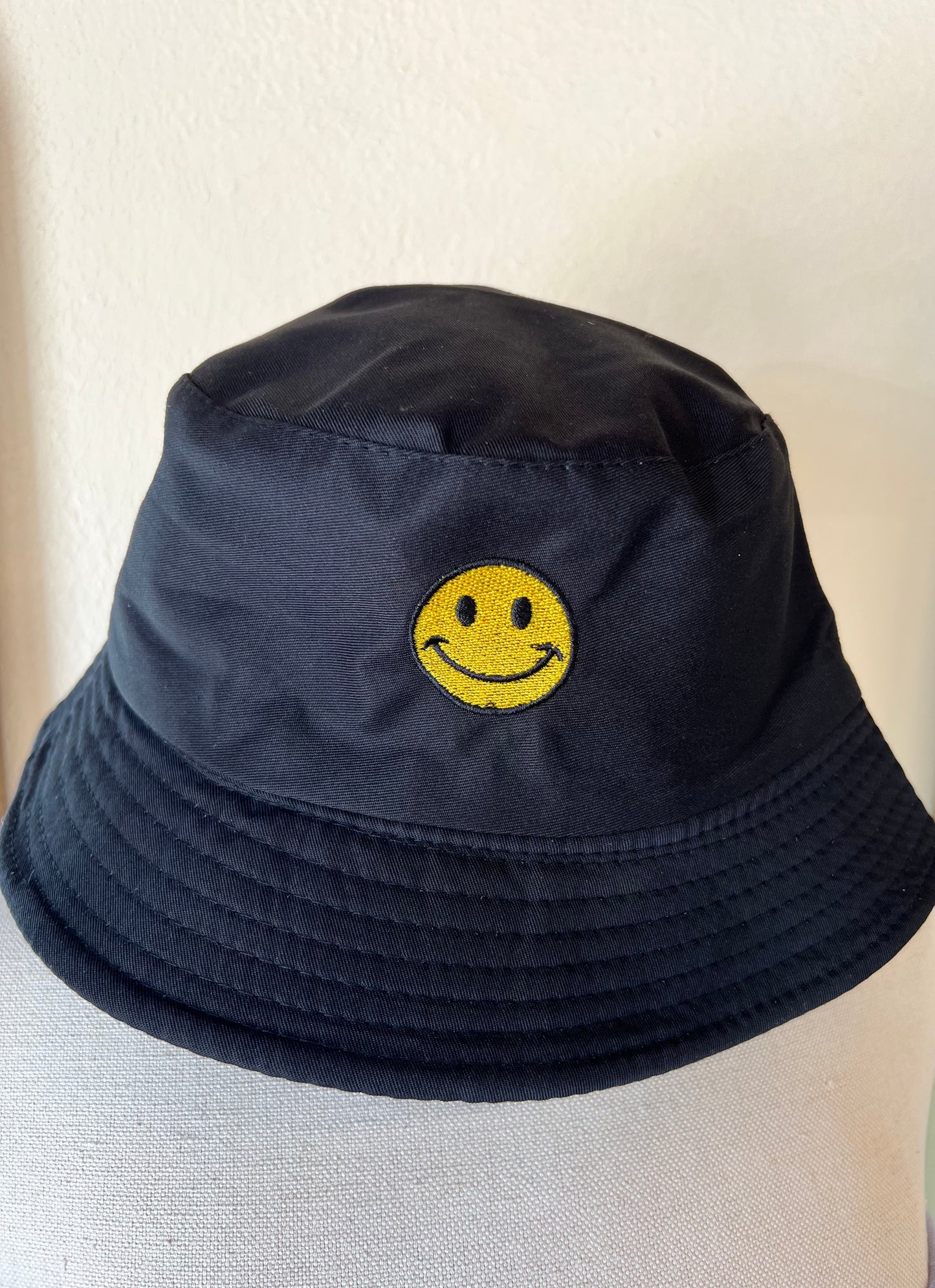 Smiley bucket hat